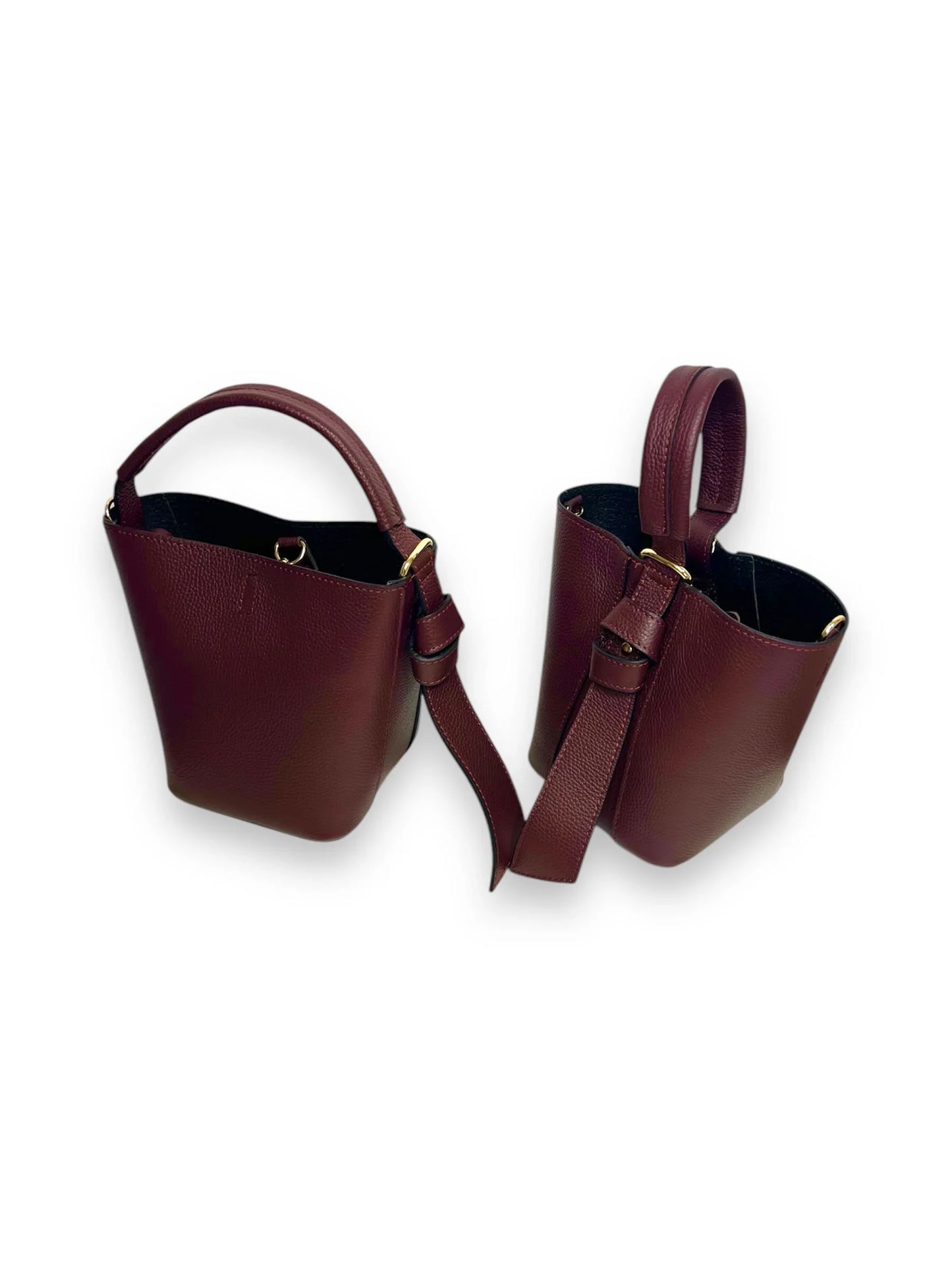 Borsa a secchiello in pelle bordeaux con manico e tracolla regolabile, design elegante e minimal