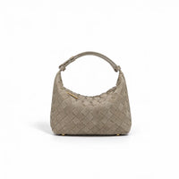 Borsa Kaila ecosuede khaki hardware oro chiusura a zip piedini d'appoggio oro manico allungabile stile intrecciato su sfondo bianco