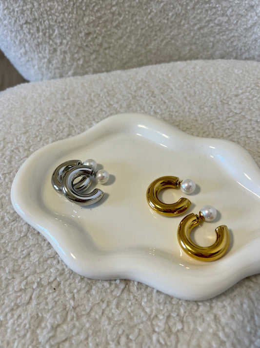 Orecchini a cerchio con perla
