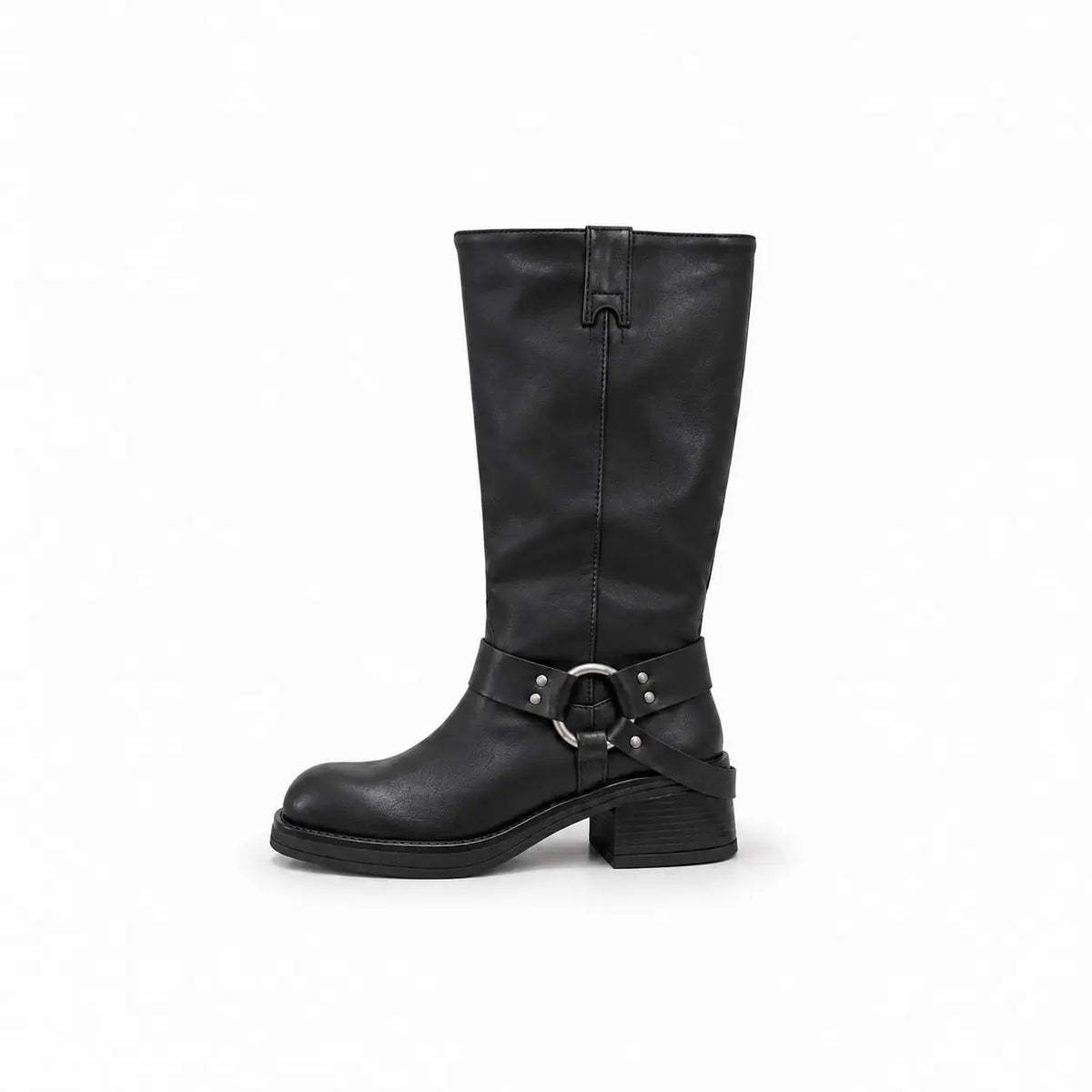 Stivale biker boots Zoe marrone con tacco basso e piatto punta squadrata zip laterale hardware argento su sfondo bianco 