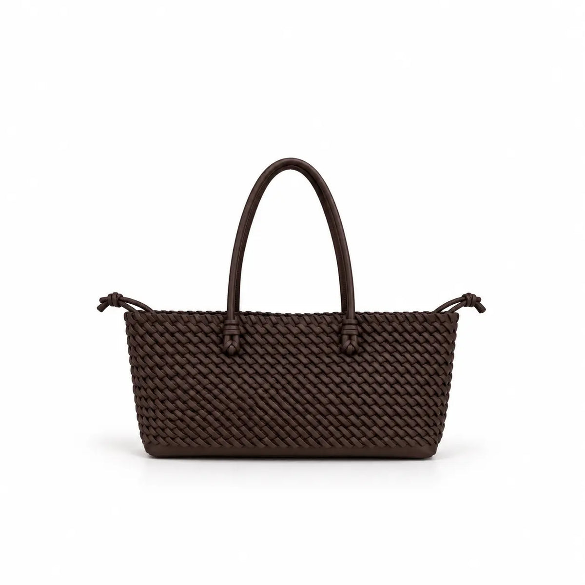 borsa Evelyn marrone testa di moro on ecosuede modello intrecciato con chiusura a clip e sacchetto interno e tasca con zip con manico da spalla su sfondo bianco