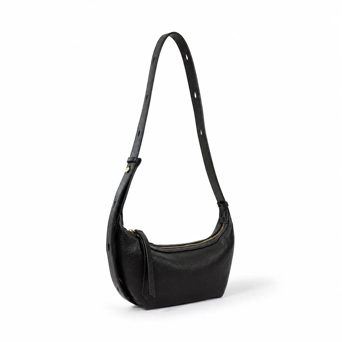borsa Maddy in ecopelle nero con tracolla allungabile hardware oro chiusura a zip su sfondo bianco