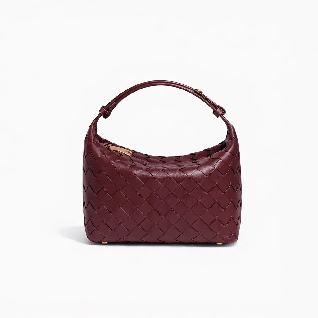 borsa kaila bordeaux in ecopelle hardware oro chiusura a zip molto capiente per la sua grandezza modello intrecciato con manico espandibile su sfondo bianco 