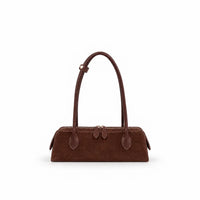 borsa nora in ecosuede marrone chocolate con manici rigidi e lunghi per portare a spalla con hardware argento tasca interna con zip su sfondo bianco