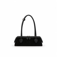 borsa nora in ecosuede nero con manici rigidi e lunghi per portare a spalla con hardware argento tasca interna con zip su sfondo bianco