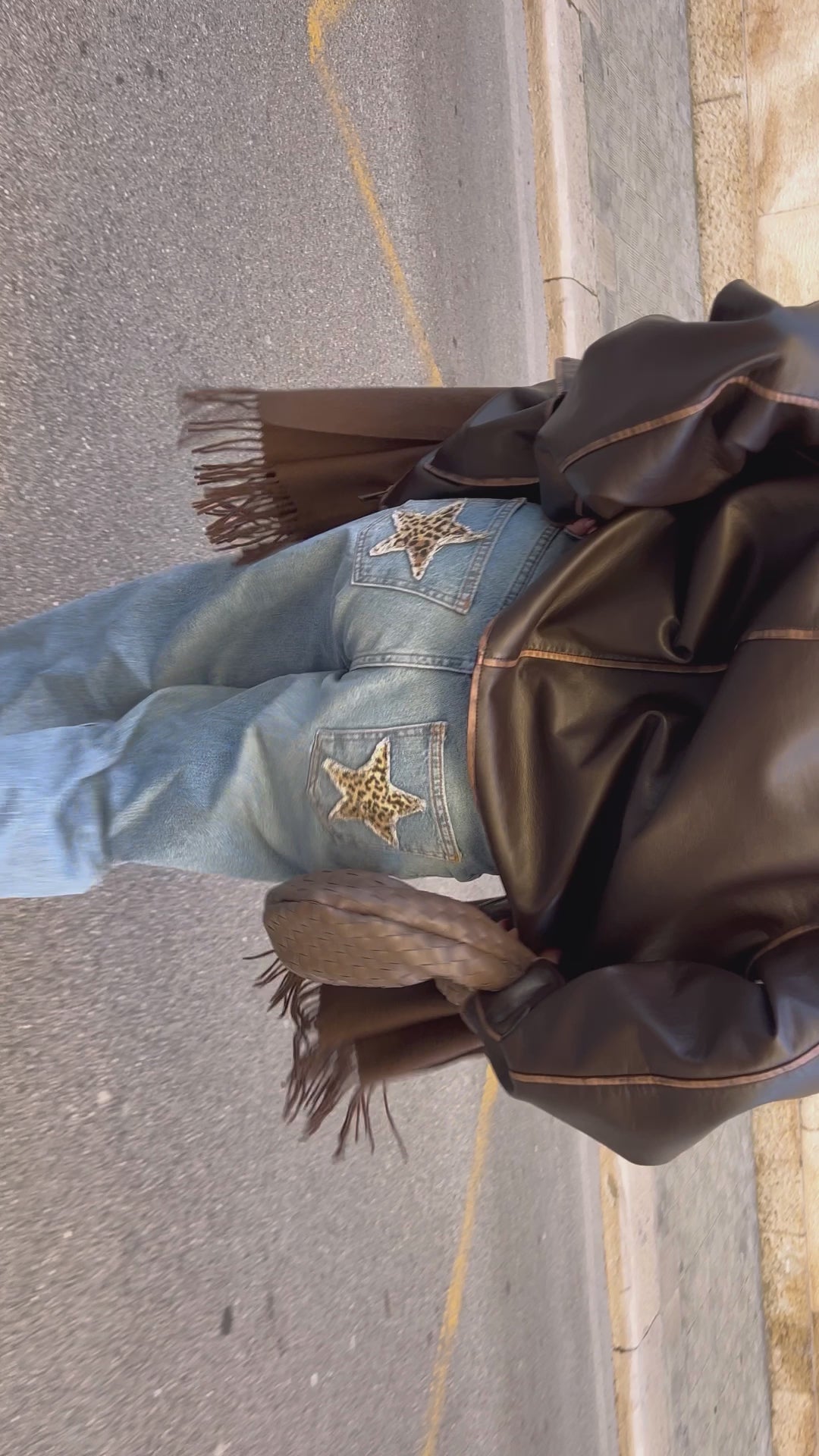 Carica il video: 